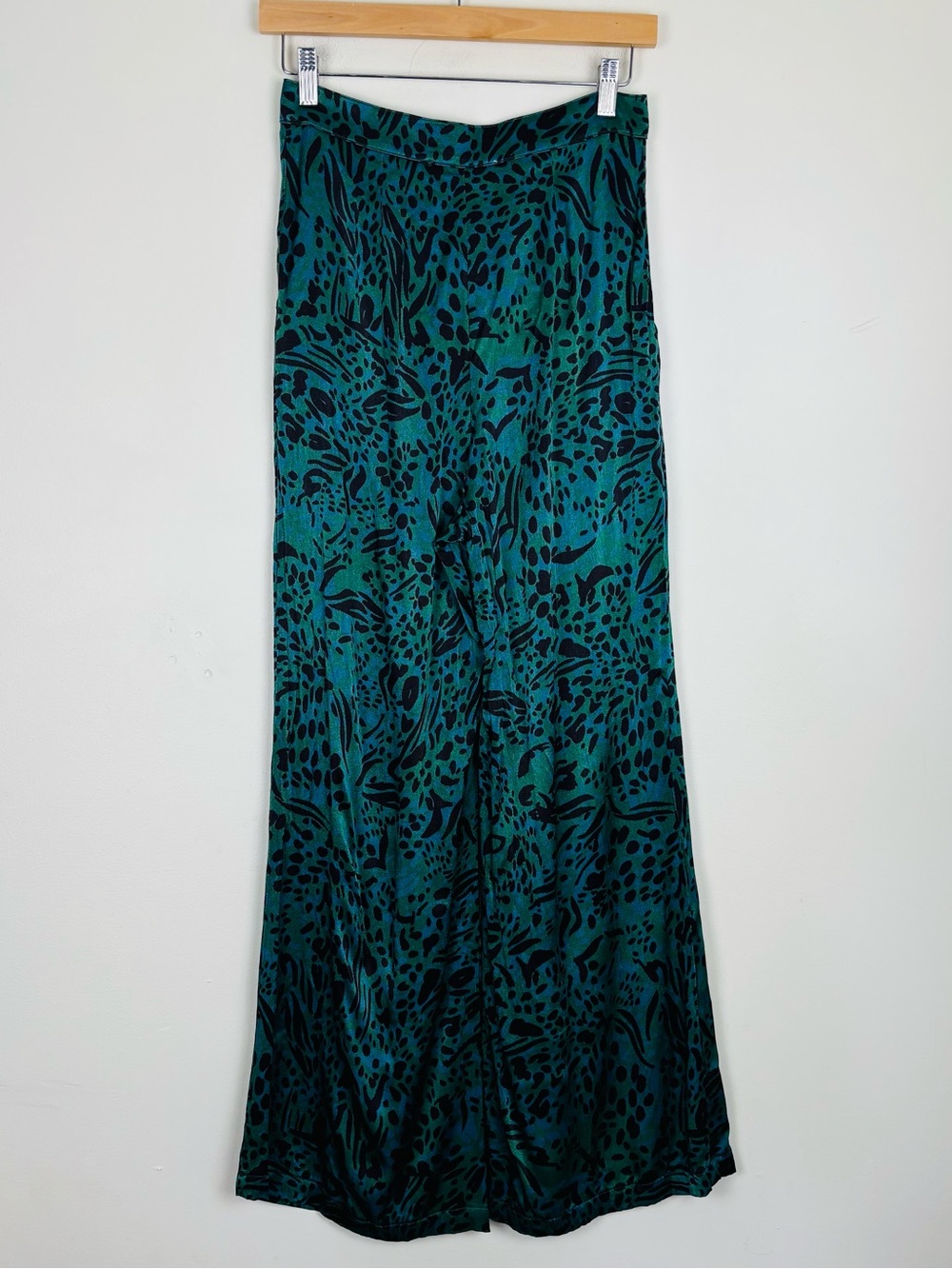 Anthropologie Corey Lynn Calter Teal Satin Jungle Print Wide Leg Pants. Small - Picture 7 of 9